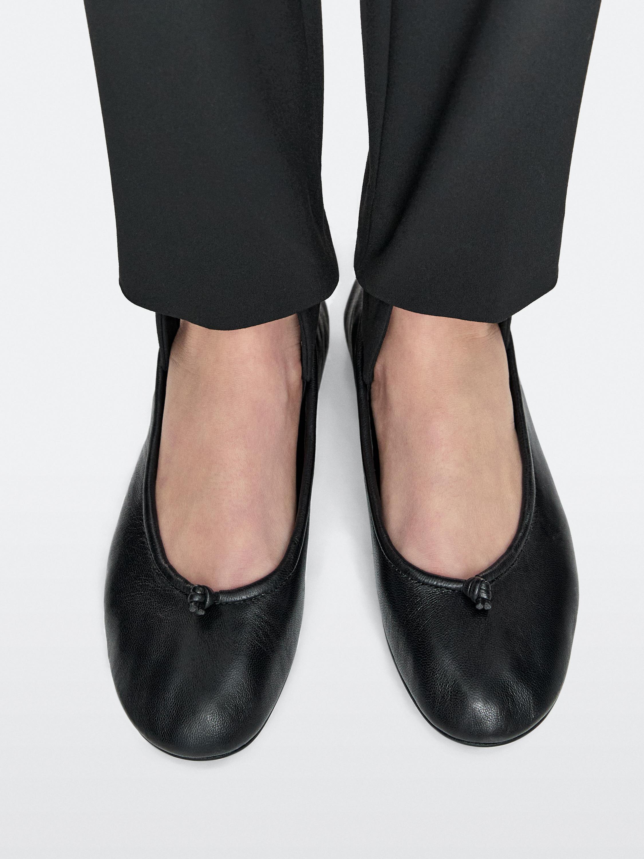 Ballerine nœud cuir